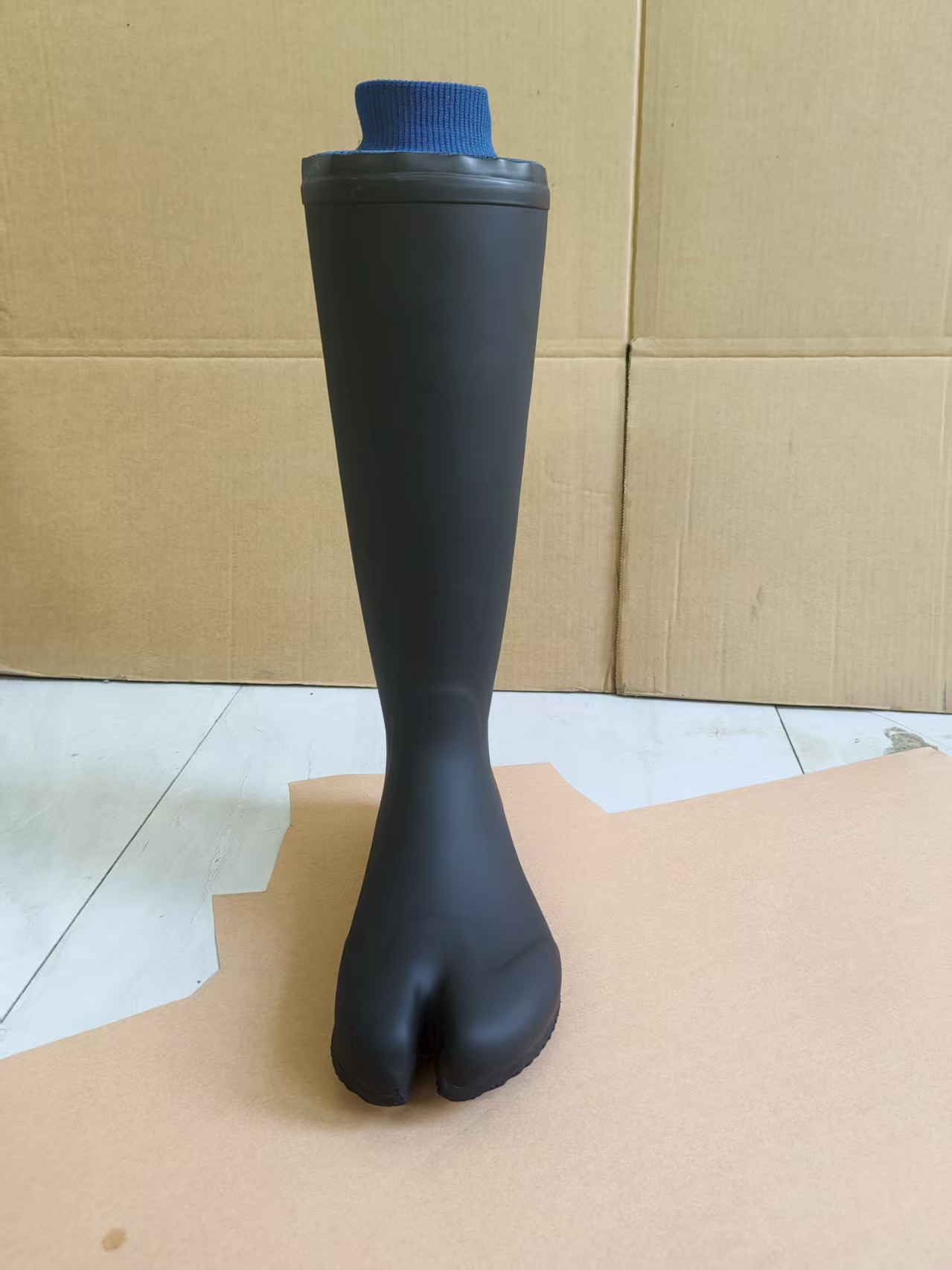Botins d'escletxa de llatex de dona a la moda