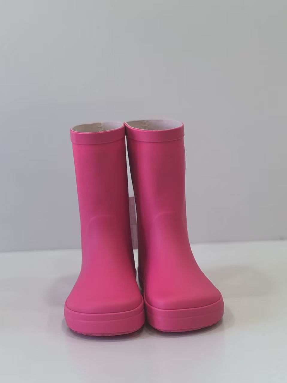 Botes de llatex de colors per a nens